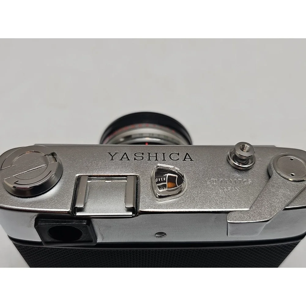 Yashica Lynx 5000 35mm Rangefinder Film Camera.  45mm f/1.8 Lens. W/ Casing